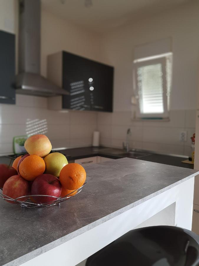 Apartmani Milutin Brodarica  Exterior foto