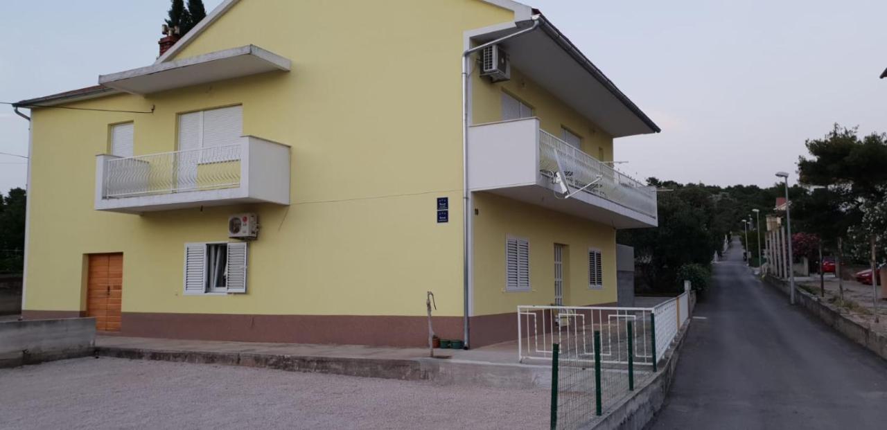 Apartmani Milutin Brodarica  Exterior foto