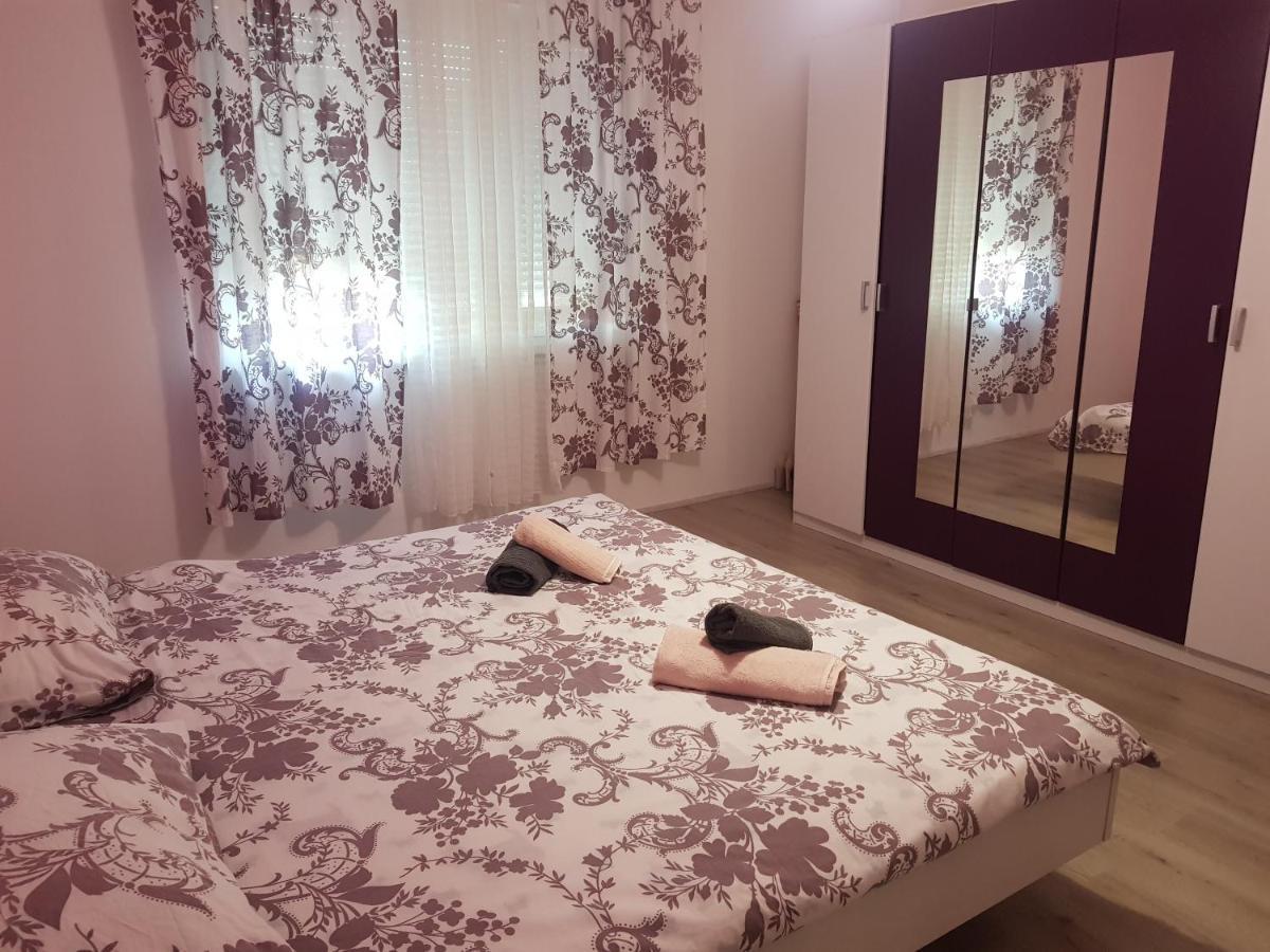 Apartmani Milutin Brodarica  Exterior foto