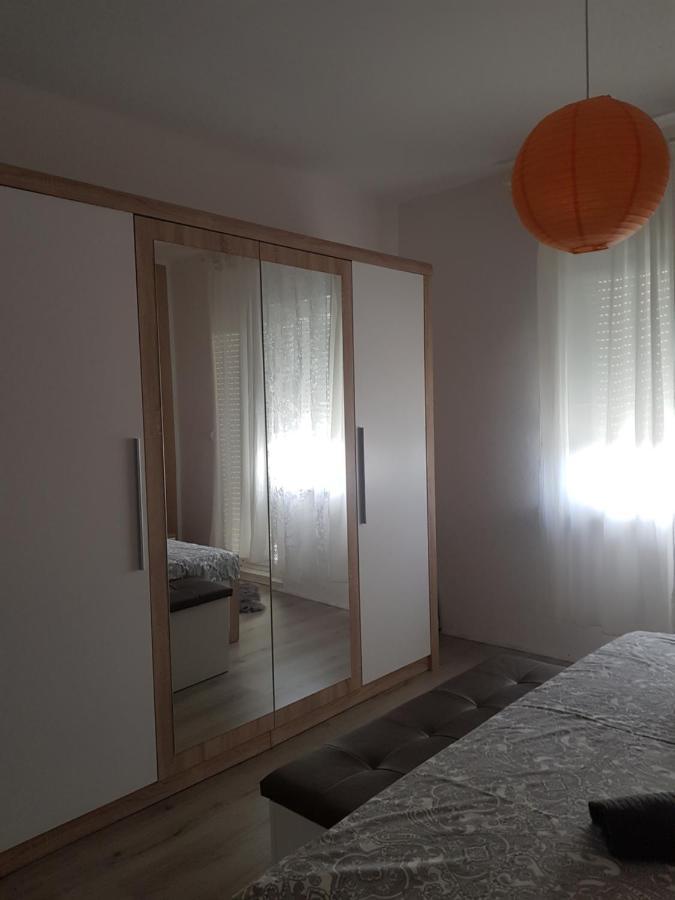 Apartmani Milutin Brodarica  Exterior foto